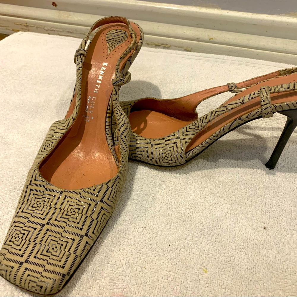 Geometric print Kenneth Cole heels size 10, squares toe with toe cleavage. Cute!